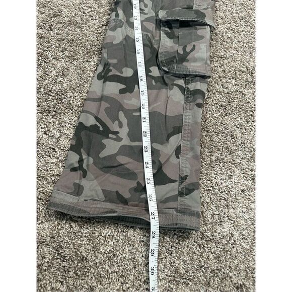 Abercrombie & Fitch Relaxed Fit Cargo Camo Print Pants Green/Gray 24/00 Short - Picture 9 of 13